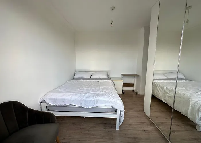 Large Guest Room Overlooking London